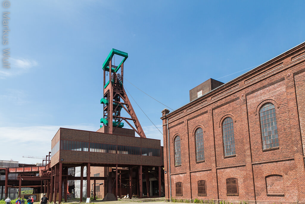 Maschinenhaus mit Förderturm